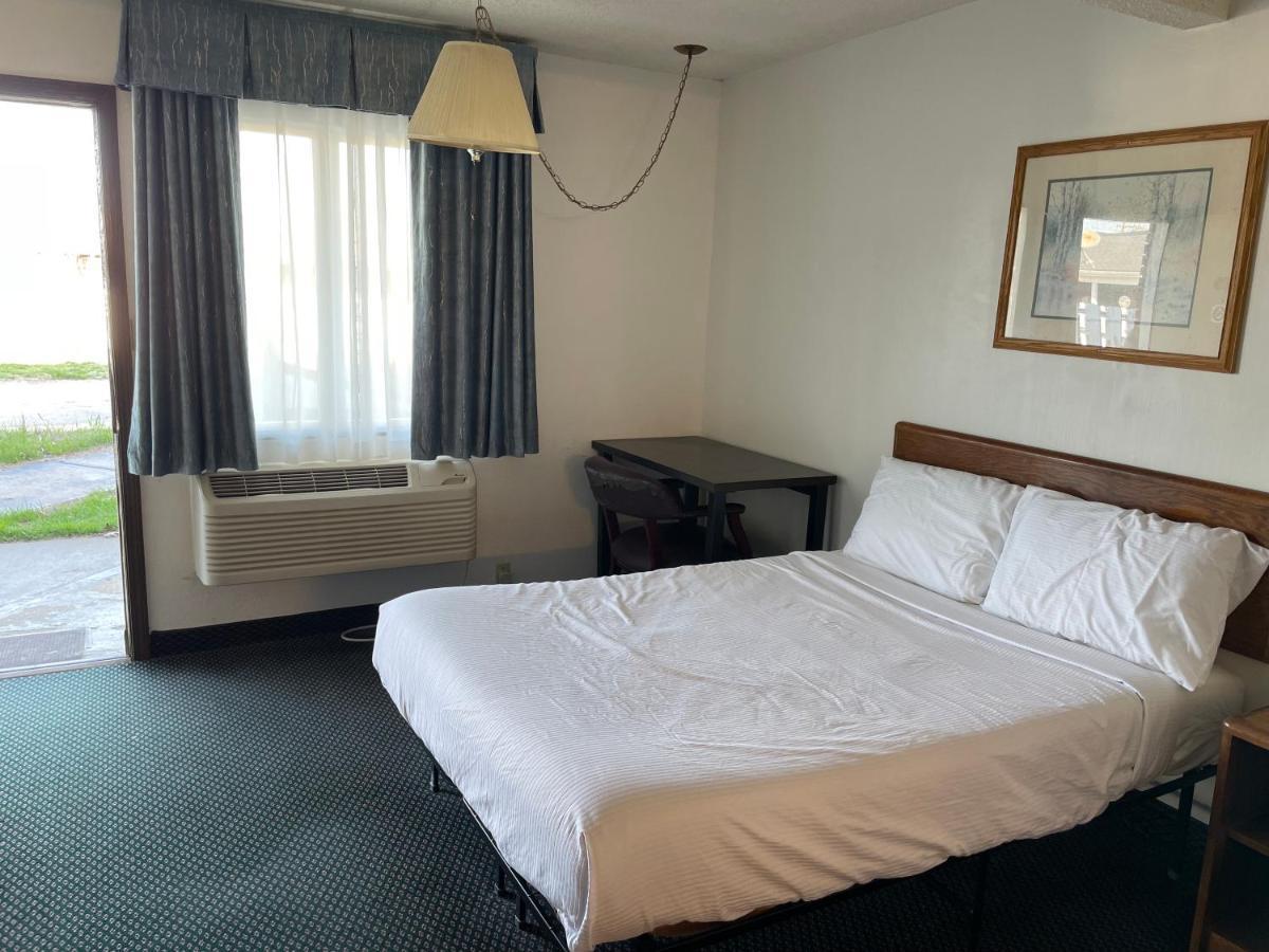 Landmark Inn Osawatomie Buitenkant foto